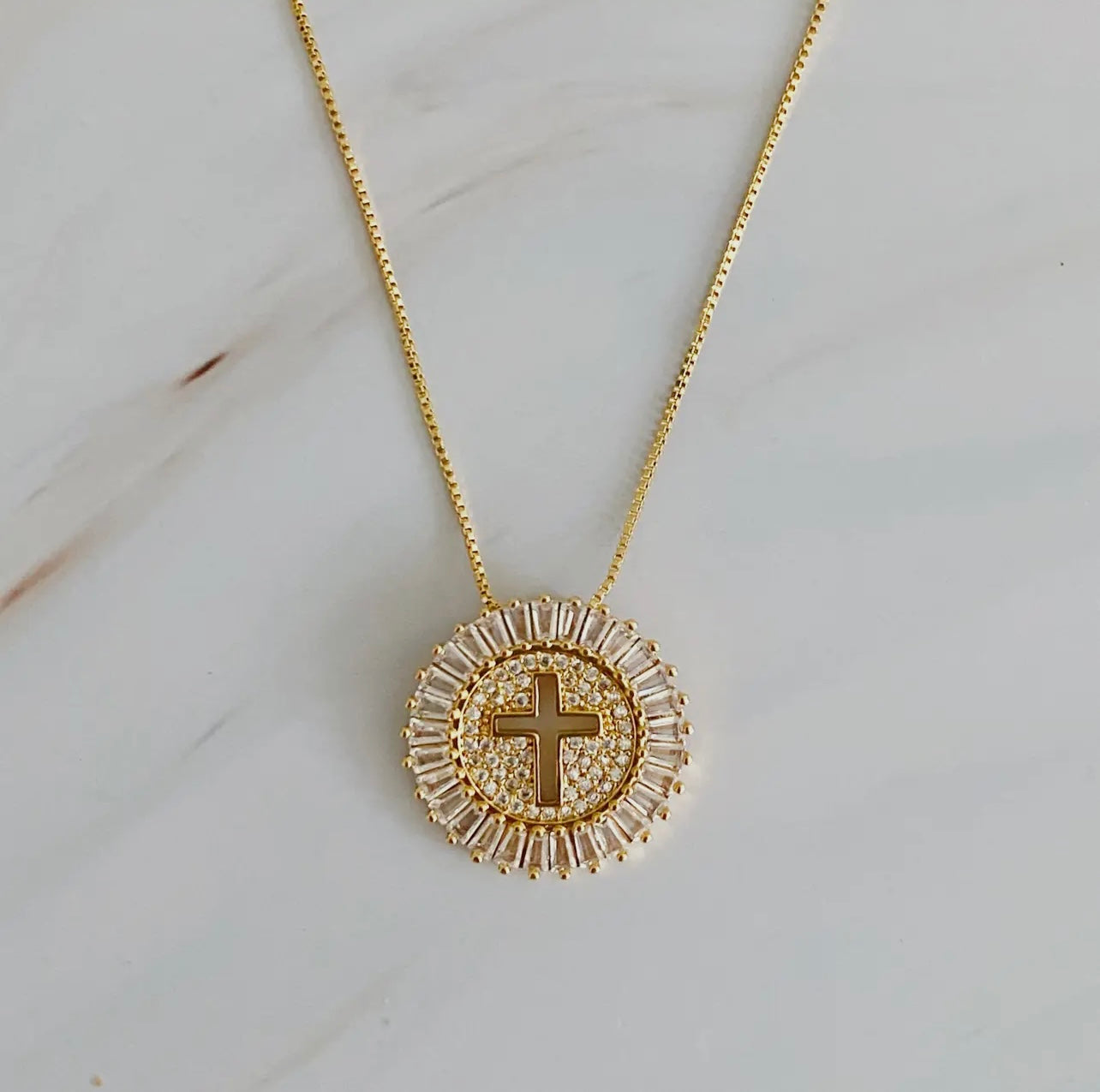 Shine circle cross necklace