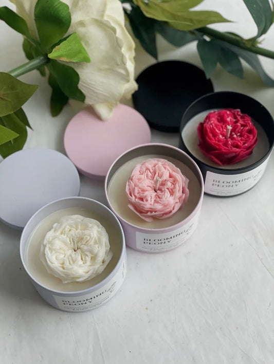 Peony candle- white in black tin